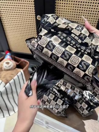 垃圾袋还是选这种悬挂式免撕的!用一个抽一个特别方面!关键还是加大加厚的质量嘎嘎好!#免撕垃圾袋#超便宜超划算 #垃圾袋#结实耐用