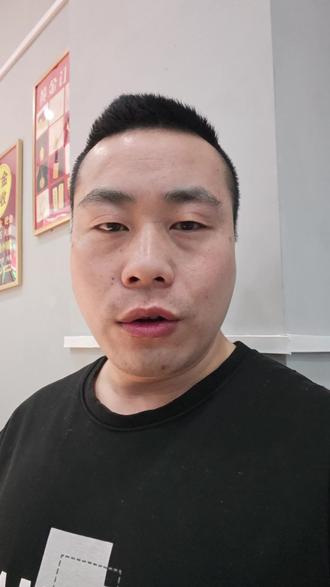 垮了,又垮了,全球最大黄金ETF已经连续跑路,3月来已经跑路了接近50吨,这不是普通人玩得起的量,说明大型的投资机构都不看好目前的情况,选择了落袋为安,那我们普通人又该怎么办,屏幕前的你怎么选择呢? #同城热门 #黄金暴跌 #上热搜 #来凤黄金回收 #今日金价