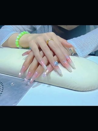 不会拍照是我的硬伤😅 #美甲  #长甲款 #蕾雅婷