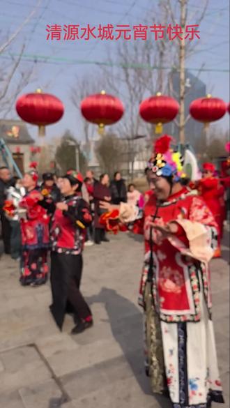 热闹既是节庆民俗的烟火气,也是市井生活的集体共鸣,从传统元宵灯会的万人空巷到网络围观的热点争议,构成了中国人独特的情感表达与文化景观