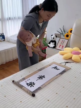 小宝宝一转眼就长大了,所以总想给他多留一些纪念,长大看一定很有意义#送给孩子的礼物 #母婴好物 #宝宝纪念画 #记录宝宝成长#新生儿