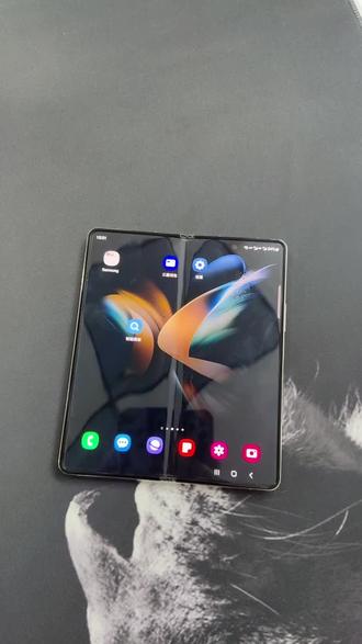 #创作灵感 三星fd4 国行12+256G
轻微小磨损 国行双卡5G网络原装正品