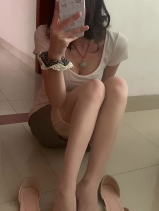 要换美甲啦 喜欢什么颜色的美甲呢#平底鞋 #肉丝