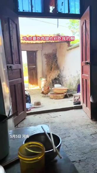 上热门 #上热门🔥 #狗咬鸡事件 #绘画
狗咬鸡事件还能这么画,鸡腿配蒜苔的设定看完忘不掉,鸡腿跟蒜苔更配哟~