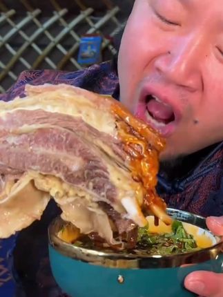 现在正是孩子长身体的时候,在家炖牛肉汤,一定要备上这个#炖牛羊肉料包 ,来上一碗~汤鲜味美!#羊肉汤 #煲汤 #炖牛羊肉料包