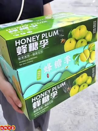 家人们!挖到宝啦🔥蜂糖李的平替原来是它——脱骨李! 一口下去果核直接脱落,果肉脆得像冰沙💦甜得像把蜜罐子含在嘴里,酸甜滋味在舌尖炸开,清爽又上头!谁吃谁上瘾,根本停不下来~赶紧冲!#脱骨李 #李子熟了 #新鲜应季水果 #脆甜多汁 #口感特别好