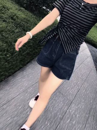#牛仔裤 #街拍时尚穿搭 #条纹控 #美式高街hiphop裤子 #潮搭
