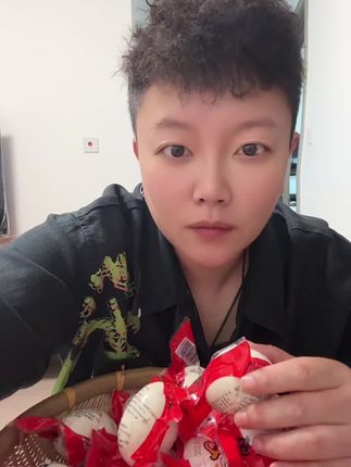 这咸蛋灵光的嘎嘎好吃也不是太咸