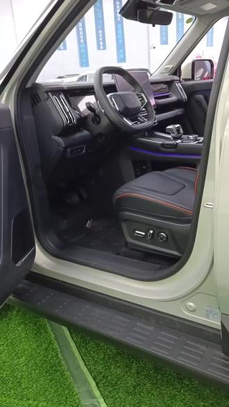 捷途自由者和山海T1全系标配车侧固定踏板,静态承重540斤。#捷途自由者 #山海T1 #捷途汽车 #用车知识 #汽车