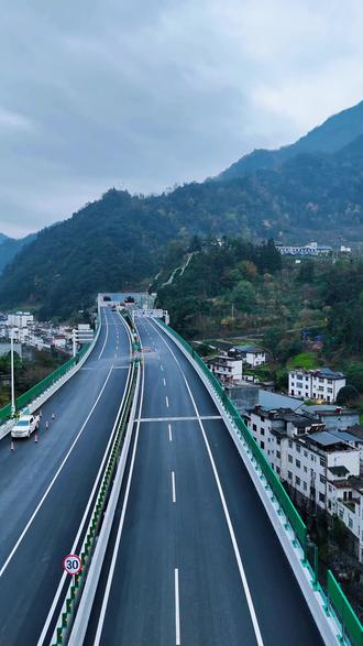 银百高速:岚皋一城口