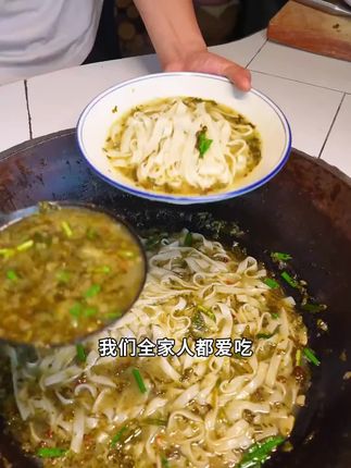 这个酸汤料也太好吃了,它是真实添加了酸菜的!做酸菜面,酸汤肥牛,酸菜鱼都特别好吃#酸汤 #酸菜 #酸汤调味料