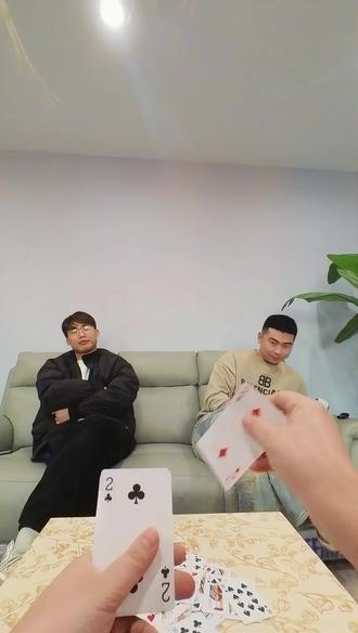 内容演绎,视频展示为玩具枪,无不良影响,请勿模仿#热门 #搞笑 #搞笑视频 #我要验牌 #创作灵感