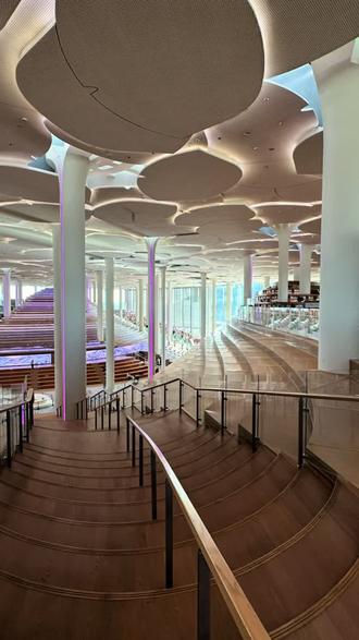 逛北京城市图书馆 这里值得一去,尤其一到假期就不知带孩子去哪吃喝玩乐的家长们,带孩子受受教育。#vlog十亿流量扶持计划 #北京城市图书馆 #北京城市副中心 #打卡 #假期去哪儿玩