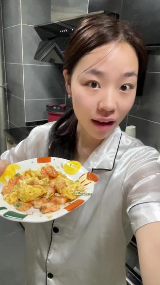 瞒着爸妈在上班 偷偷来给女明星当助理 和老板过一天是什么体验#vlog #明星助理 #打工 #体验100种职业#创作者扶持计划