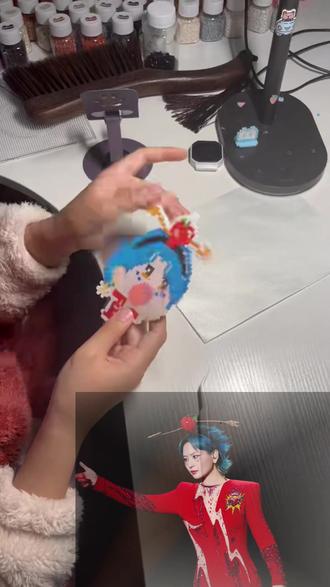 #拼豆 #手作diy 拼豆新手把喜欢的明星拼出来了。其中的艰辛只有自己知道,😂😂😂!