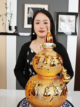 53度金葫芦3斤装美酒 价格也只要90多#白酒 #摆件工艺品 #客厅摆件 #酒柜摆件 #金葫芦