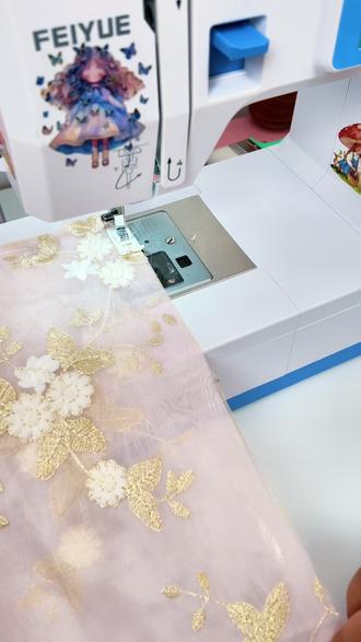 1分钟学会做,新中式刺绣汉服唐褙子开衫上衣,巨显温柔~ #手工缝纫 #汉服 #唐褙子 #缝纫教程#飞跃360