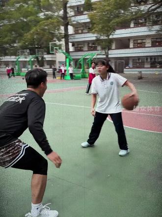 广西崇左这位16岁高二女生火了!球技超越大部分男生。 #冯敏敏