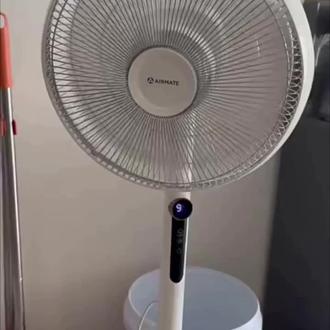 想让风扇自己摇头,还懂你的风力需求? 别再傻傻地手动调了。你看,它这个7叶扇头,能自动左右摇头,还能记忆你上次的风力和角度。甚至还能用手机小程序控制,这才是智能家居该有的样子。#轻音电风扇 #遥控电风扇 #摇头电风扇 #驱蚊电风扇 #大风力电风扇