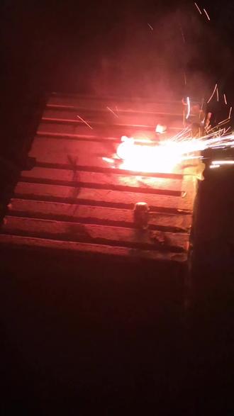 #烟花 到底是哪个神人发明的这个烟花。。。。。。#恶搞 #无畏契约