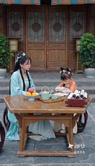 十二生肖里哪两个生肖的笔画加起来是15笔,你知道吗#古风家庭猜谜 #Seedance2.0#即梦AI #AI分身戏精大赛 #我的AI分身杀疯了