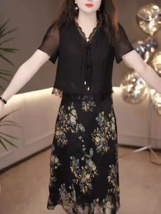 乔其丝轻奢女装2025夏季新款时尚黑色蕾丝女士洋气假两件连衣裙子#谁穿谁好看 #穿出自己的风格