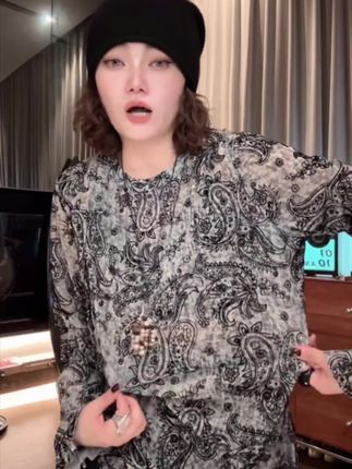 欧货高品早秋印花设计时尚百搭打底上衣#春秋穿搭 #蕾丝打底衫 #显瘦搭配 #高端女装搭配 #上衣穿搭