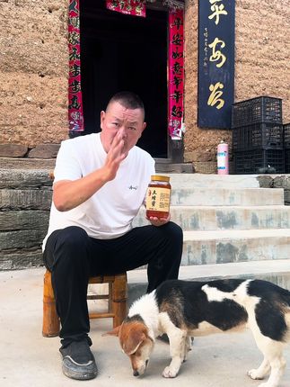 三叔说一个月了来了差三四十个泥瓦匠一个都没成攻打铁要本身硬今天我自己陕南老试品种高山汉黄瓜纯路天种植给你送到家,#寻味烟火气 我的原望是要把大山里的农产品推出大山,十三岁走出大山打工,二十载奋斗从白手起家到不断与命运叫板,跌跌撞撞走过不惑之年,曾一度沉浸在过去的辉煌中 慨叹,人情冷暖世态炎凉然负债累累,不敢有丝毫的懈怠与停顿,我选择了勇敢面对!不披荆斩棘,怎能所向披#小河罐罐鸡 #吕河罐罐鸡 #陈平安