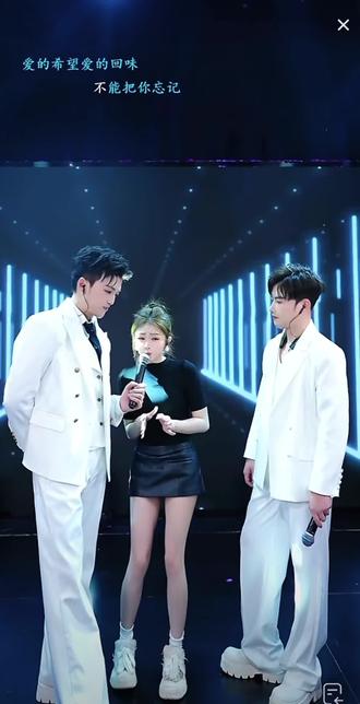 今天娇娇江子杨昊晰三个人搭😂江子杨这是算脱敏了吗?期待3.20首播🤭@昊瀚培训号 @星城创想 @娇娇🥟⁵²⁹⁹ @江子杨⁵⁰⁶-星城 @昊晰🍬星城小王子(每天下午两点直播) #舞台记录 #演唱会拍照 #演唱会打卡