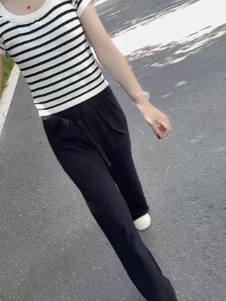 无论任何关系,只要别人不再考虑你的感受,就该及时止损。人生不是用来讨好别人,而是好好善待自己,要习惯任何人的忽冷忽热,也要看淡任何人的渐行渐远#显瘦穿搭 #早秋穿搭#休闲裤