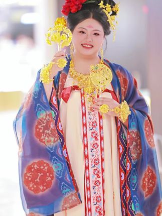 爱妃们感谢大家的捧场哈水贝网红的走秀现场之杜贵妃水贝黄金 #水贝黄金 #黄金 #网红 #水贝走秀 #水贝黄金杜贵妃
