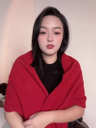 千呼万唤 19.9!羊毛混纺大版本三角巾两个新色出来了 姐妹们 #披肩#围巾#三角巾