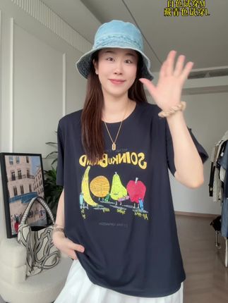 夏天谁不爱雪花棉T呢?正肩宽松版型,试穿了两个不同尺码可以对比一下,各有各的感觉。#雪花棉 #正肩t恤 #短袖推荐