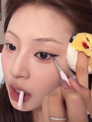 自带刀锋刷的胶笔能有多好用手残党也能画出完美眼线的秘密就是它#眼线胶笔 #好物分享#防水防汗不晕染 #自用好物推荐 #平价好物