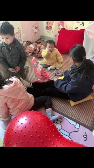 家长一定要记住,尘电梯,去公园或者商场超市有陌生人特別是那些看起来病怏快的老人
于万別让他们去摸自己孩子的头
有的甚至还想抱一下孩子
愍样做是在借孩子的运也不要带孩子去看病重的老人#养娃玄学 #育儿经验分享 #当妈妈后 #骗你生女儿 #宝妈情感共鸣