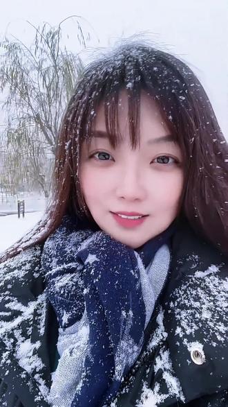 春有百花秋有月,夏有凉风冬有雪。若无闲事挂心头,便是人间好时节。#雪 #冬天 #初雪 #古诗词