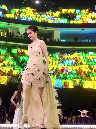 “希望未来两人可以合作,毕竟双陈不一定是哪个陈呢”#陈妍希 #陈靖可 #星光大赏 #cp