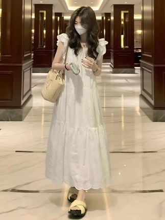 👗小飞袖白色连衣裙,夏日清凉的优雅选择!💃 🌞炎炎夏日,想要既清凉又优雅?那就来试试小飞袖白色连衣裙吧!#气质仙女裙穿搭 #夏季穿搭 #度假穿搭 #甜美穿搭 #连衣裙分享