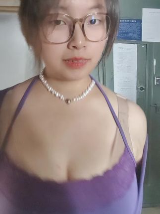 每日金句推荐第350期 “夫唯不争,故天下莫能与之争。”——《道德经》第二十二章  此句展现道家处世智慧:正因为不与世人相争,所以天下无人能与之相争。老子通过否定式表达,揭示谦下不争反而能成就至高的竞争境界,体现道家逆向思维的深邃哲理。