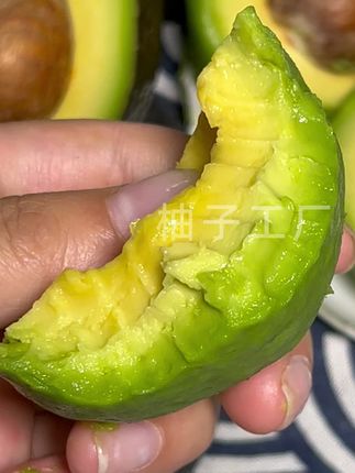 吃牛油果还得哈斯牛油果,软糯香甜超好吃!#牛油果 #哈斯牛油果 #软糯香甜