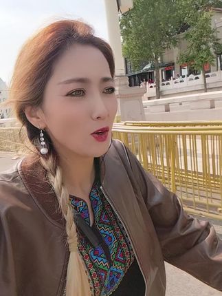 #我爱你中国 #感谢抖音 。从新疆骑行去北京的姐妹