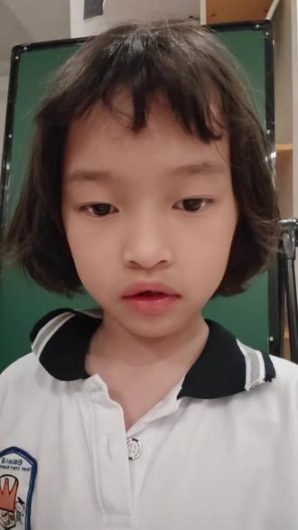 教大家画一个美人鱼
#分享日常#幼儿园的小可爱 #视频日记