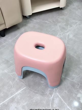 #加厚小凳子#真没想到这个价格就买到了几个质量这么好的小凳子,材质结实,承重力强,奶油风的放在家里也好看。#凳子 小凳子 #结实耐用 小板凳 #居家好物