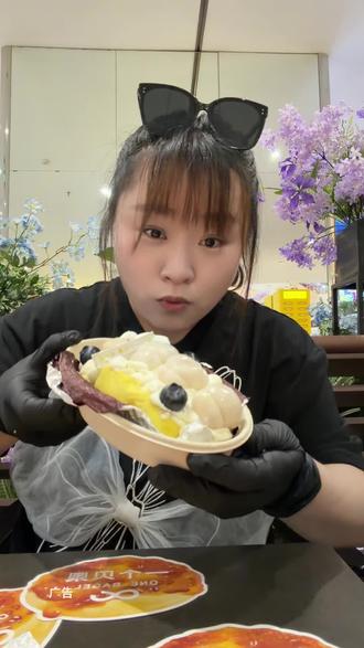 怎么能这么好吃#一个贝果哈尔滨 #西城红场一个贝果 #榴莲山竹酸奶夹 #榴莲山竹干噎酸奶 #兜兜贝果