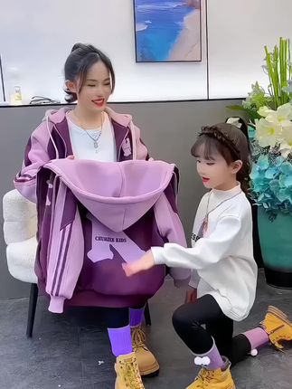 #女童加绒新款外套 #女童时髦外套 #女童连帽卫衣 #女童加厚外套 #女童秋冬穿搭