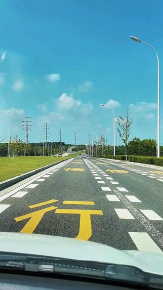 男人的车速往往不取决于路况,而取决于副驾做的是谁!#行车安全#驾驶技巧 #副驾驶安全拍摄 #无不良导向请勿模仿 #男人开车的速度