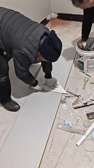 护墙板安装教程#护墙板#护墙板安装 #木饰面#施工现场实拍 #旧墙翻新 #同城#同城装修的朋友看过来 #同城热点 @抖音小助手 @抖音创作小助手 @抖音媒体内容优推官