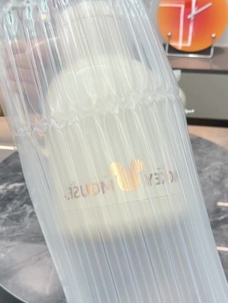 这个保温壶太好了真没让我失望过,外观奶乎乎真的太适合冬天了!抽真空玻璃内胆,灌入热水后就能够长效保温,一键按压出水,倒水很省力,硅胶密封圈密封性非常好。#保温壶 #开水瓶 #热水瓶 #保温壶家用 #居家好物