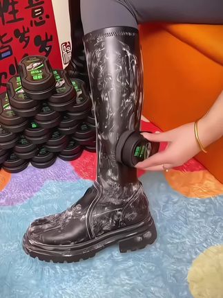有了这个#鞋蜡 家里的鞋子皮衣包包就很好打理了,不挑颜色,简单方便#鞋油鞋蜡一体 #鞋子护理 #皮衣护理 #好物推荐
