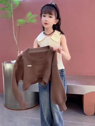 童年很短,不留遗憾,女孩子的快乐很简单,穿漂亮衣服,把她打扮成公主就可以快乐一整天哦#萌娃穿搭 #女童套装#潮童必备